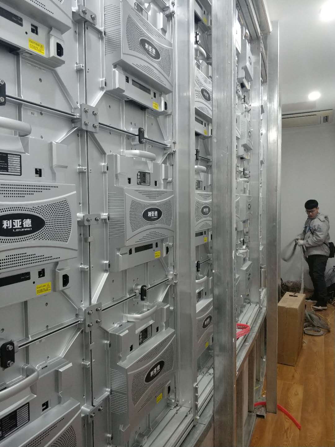 青島陸達(dá)投資有限公司監(jiān)控、LED屏及公共廣播項(xiàng)目